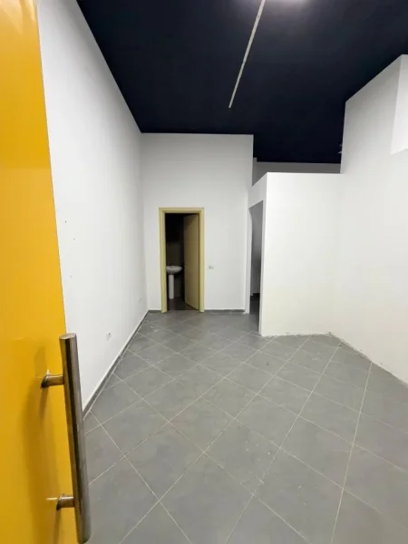 Tirane, jepet me qera ambjent biznesi Kati 0, 75 m² 342€ (Rr. Ndre Mjeda)