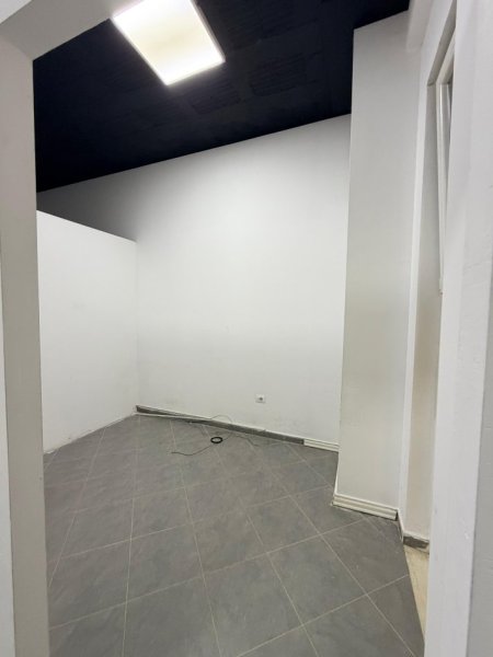Tirane, jepet me qera ambjent biznesi Kati 0, 75 m² 342€ (Rr. Ndre Mjeda)