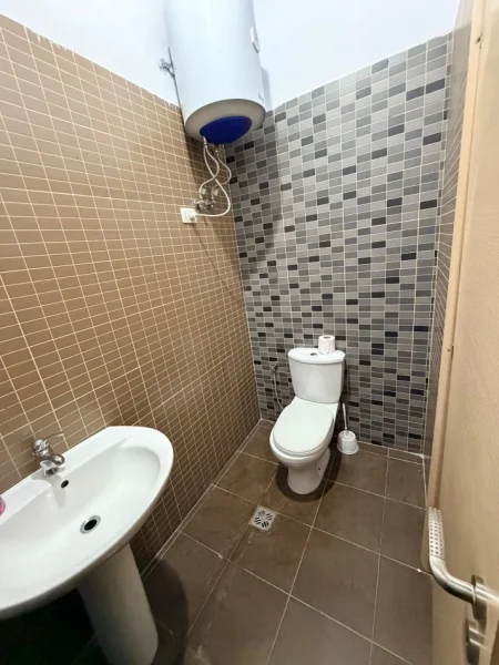 Tirane, jepet me qera ambjent biznesi Kati 0, 75 m² 342€ (Rr. Ndre Mjeda)