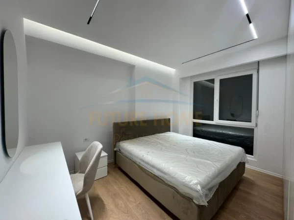 Tirane, jepet me qera apartament 3+1 Kati 3, 120 m² 1.200 € (Ish fusha aviacionit)