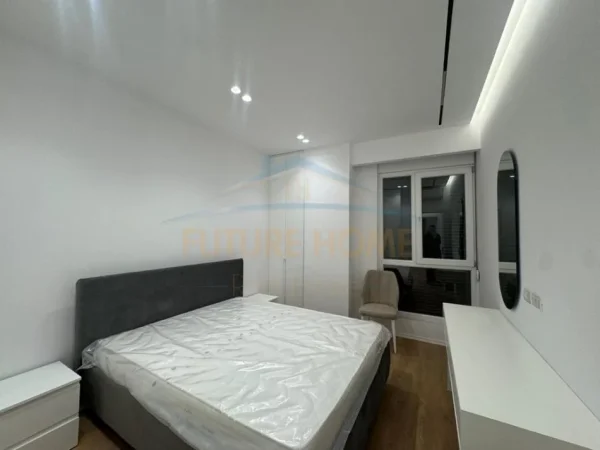 Tirane, jepet me qera apartament 3+1 Kati 3, 120 m² 1.200 € (Ish fusha aviacionit)