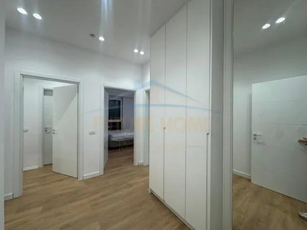 Tirane, jepet me qera apartament 3+1 Kati 3, 120 m² 1.200 € (Ish fusha aviacionit)