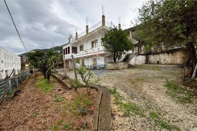 Vlore - Lungomare, shitet Vile 3+1 Kati 2, 500 m² 320.000 € (Uji i Ftohtë, Rruga Dhimitër Konomi, Vlorë)