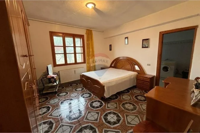 Vlore - Lungomare, shitet Vile 3+1 Kati 2, 500 m² 320.000 € (Uji i Ftohtë, Rruga Dhimitër Konomi, Vlorë)