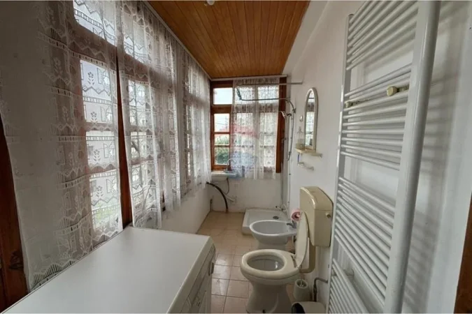 Vlore - Lungomare, shitet Vile 3+1 Kati 2, 500 m² 320.000 € (Uji i Ftohtë, Rruga Dhimitër Konomi, Vlorë)