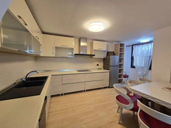 Tirane, shitet apartament 2+1+Aneks+Ballkon Kati 4, 100 m² 195.000 € (Shkolla e Baletit)