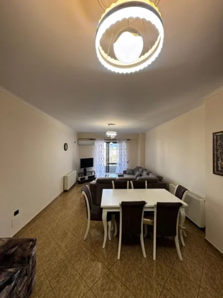 Tirane, jepet me qera apartament 2+1 Kati 4, 90 m² 500 € (Yzberisht)