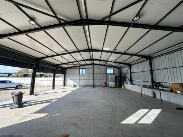 Durres, jepet me qera ambjent biznesi Kati 0, 210 m² 600 € (SHIJAK)