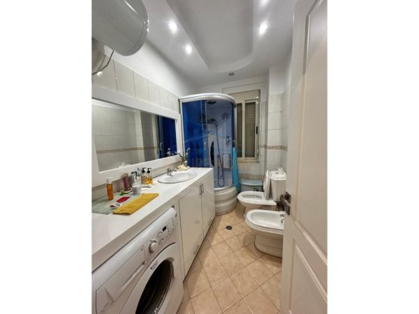 Tirane, jepet me qera apartament 2+1 Kati 1, 107 m² 450 € (Fresk)