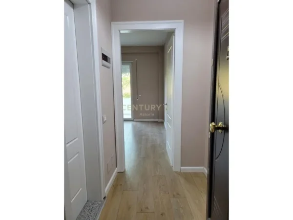 Tirane, jepet me qera 1+1+Ballkon Kati 3, 68 m² 400 € (Kopshti Botanik)