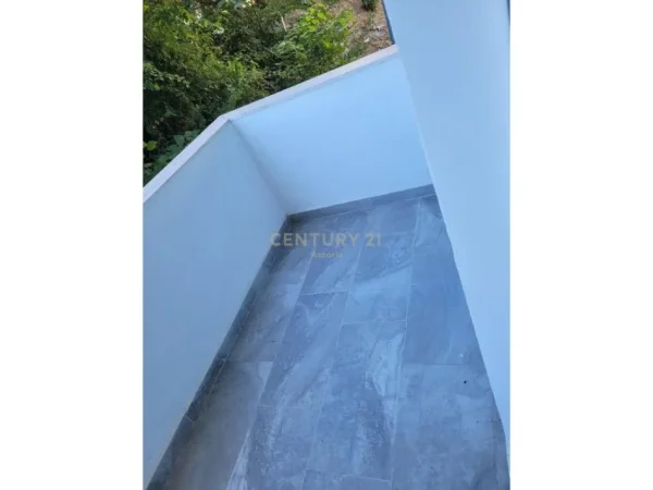 Tirane, jepet me qera 1+1+Ballkon Kati 3, 68 m² 400 € (Kopshti Botanik)