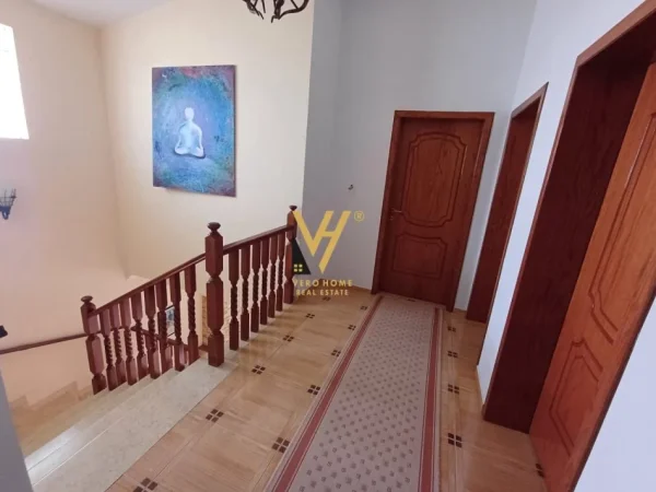 Tirane, shitet Vile 3 Katshe Kati 0, 1.084 m² 375.000 € (FIER)