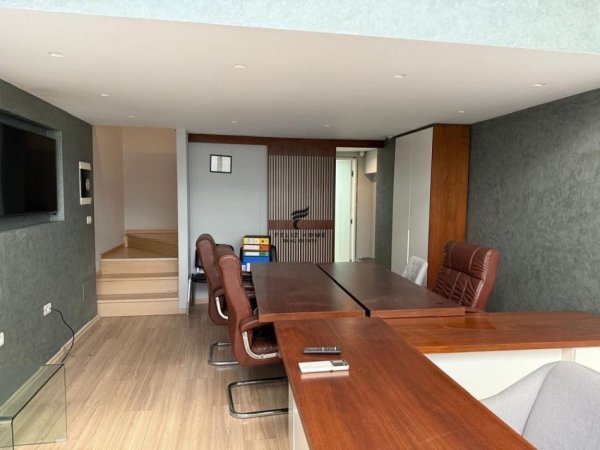 Tirane, jepet me qera zyre , 65 m² 700 € (KOMUNA E PARISIT)