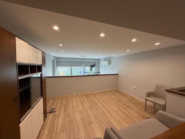 Tirane, jepet me qera zyre , 65 m² 700 € (KOMUNA E PARISIT)