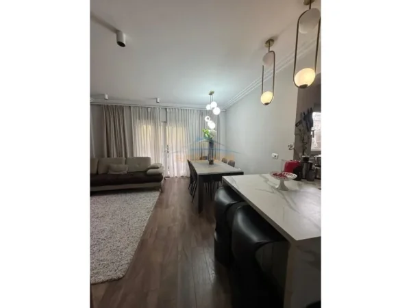 Tirane, shitet apartament 2+1+Ballkon Kati 4, 109 m² 240.000 € (21 DHJETORI)