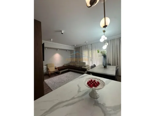 Tirane, shitet apartament 3+1 Kati 4, 109 m² 240.000 € (21 Dhjetori,Tiranë)