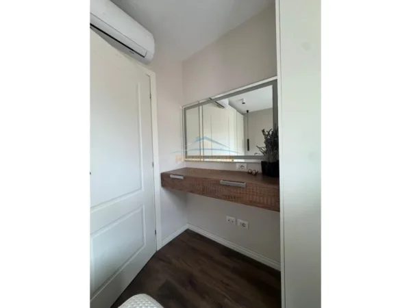 Tirane, shitet apartament 3+1 Kati 4, 109 m² 240.000 € (21 Dhjetori,Tiranë)
