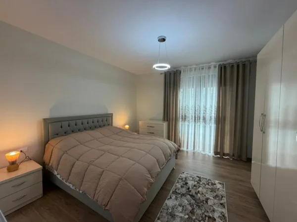 Tirane, jepet me qera apartament 2+1 Kati 2, 117 m² 600 € (Casa Italia.)