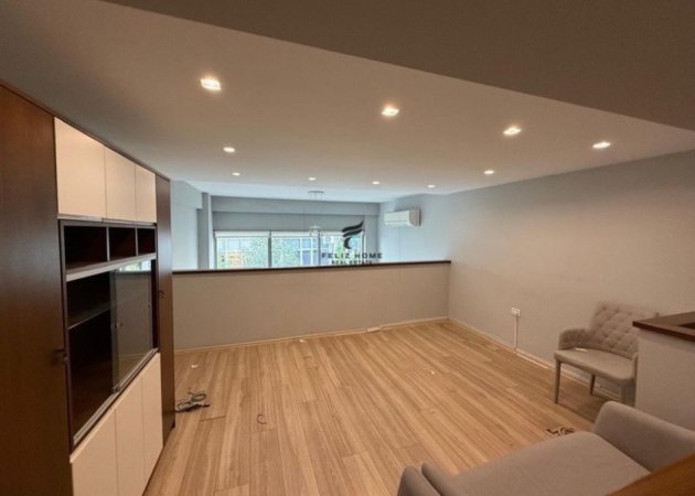 Tirane, jepet me qera dyqan Kati 0, 65 m² 700 € (KOMUNA E PARISIT)