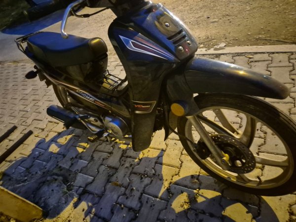 Tirane, shes motor Modena , e zeze 8.300 km 600 €