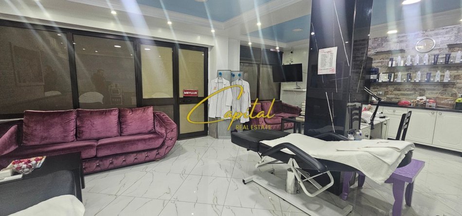 Tirane, jepet me qera ambjent biznesi Kati 0, 55 m² 1.000 € (QENDER)
