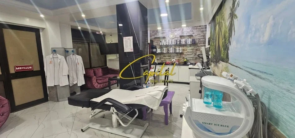 Tirane, jepet me qera ambjent biznesi Kati 0, 55 m² 1.000 € (QENDER)