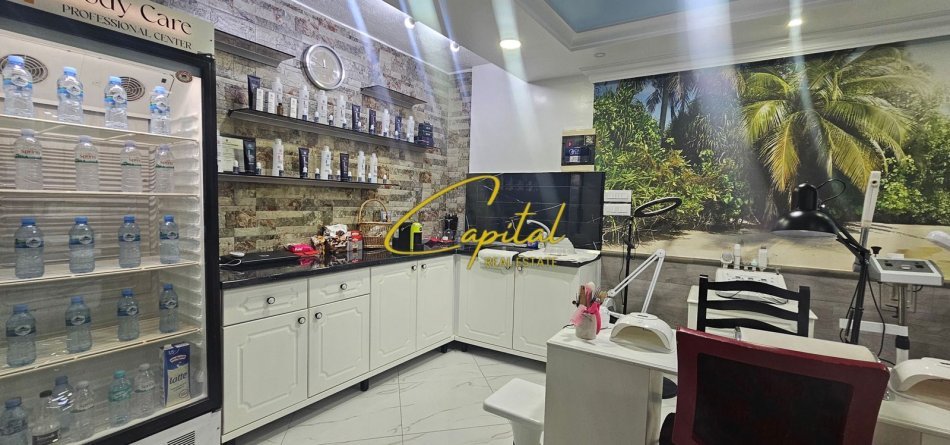 Tirane, jepet me qera ambjent biznesi Kati 0, 55 m² 1.000 € (QENDER)