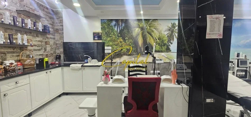 Tirane, jepet me qera ambjent biznesi Kati 0, 55 m² 1.000 € (QENDER)