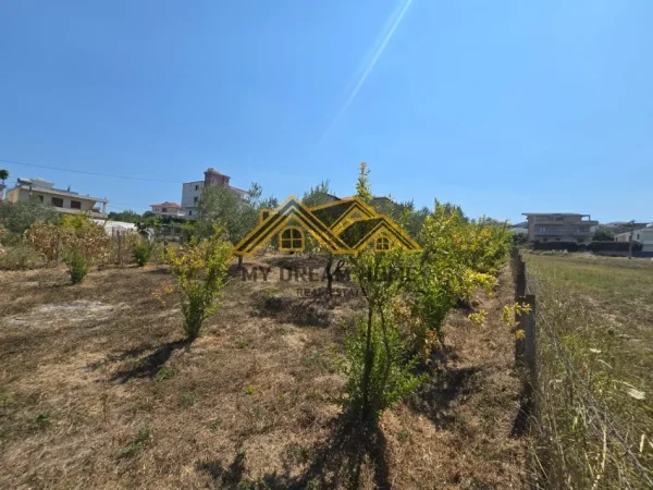 Durres, shitet , 1.283 m² 128.300 € (shkallnur)