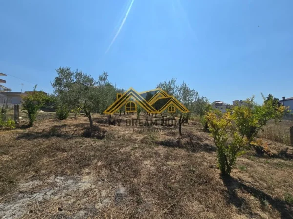 Durres, shitet , 1.283 m² 128.300 € (shkallnur)