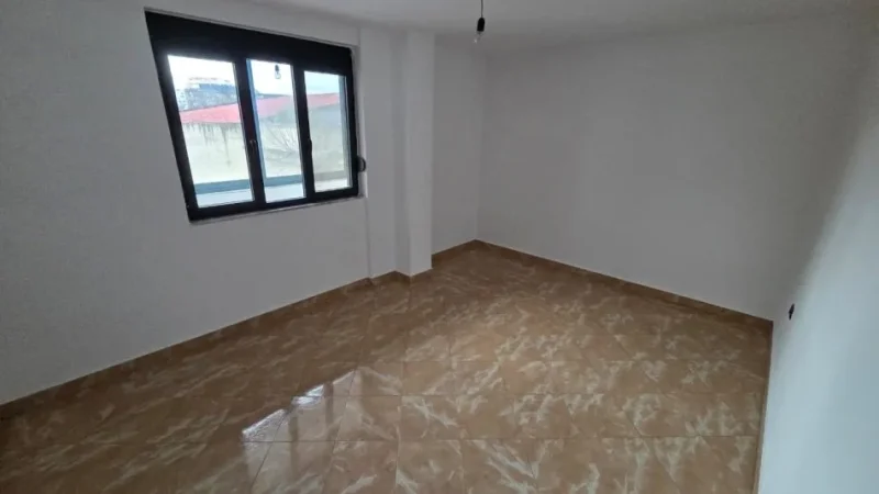 Durres, shitet apartament 2+1 Kati 5, 80 m² 100.000 € (Pallati i Sportit)