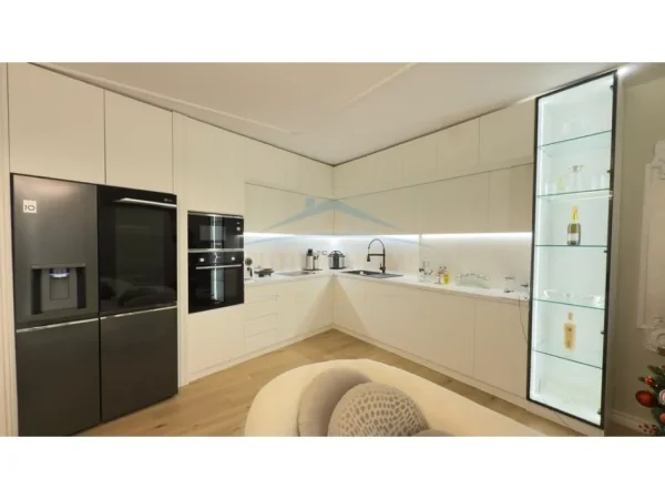 Tirane, shitet apartament 2+1+Ballkon Kati 1, 116 m² (RRUGA E KAVAJES)