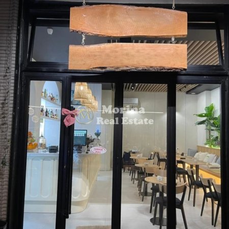 Tirane, jepet me qera ambjent biznesi Kati 1, 50 m² 700 € (Rruga e Barrikadave)