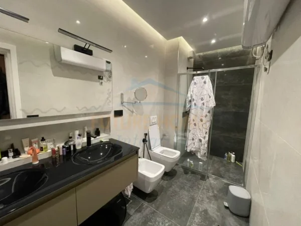 Tirane, jepet me qera apartament 2+1+2,  Kati 4, 99 m² 1.500 € (Shallvaret)