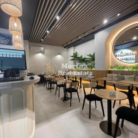 Tirane, jepet me qera ambjent biznesi Kati 1, 50 m² 700 € (Rruga e Barrikadave)