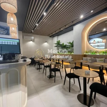 Tirane, jepet me qera ambjent biznesi Kati 1, 50 m² 700 € (Rruga e Barrikadave)