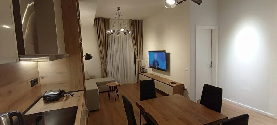 Tirane, jepet me qera apartament 1+1+Ballkon Kati 5, 60 m² 450 € (ALI DEMI)