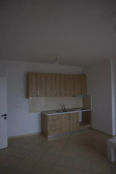 Tirane, jepet me qera apartament 1+1+Ballkon Kati 8, 66 m² 365 € (Rr. Tom Plezha)