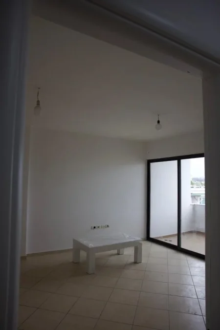 Tirane, jepet me qera apartament 1+1+Ballkon Kati 8, 66 m² 365 € (Rr. Tom Plezha)