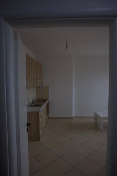 Tirane, jepet me qera apartament 1+1+Ballkon Kati 8, 66 m² 365 € (Rr. Tom Plezha)