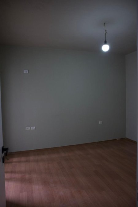 Tirane, jepet me qera apartament 1+1+Ballkon Kati 8, 66 m² 365 € (Rr. Tom Plezha)