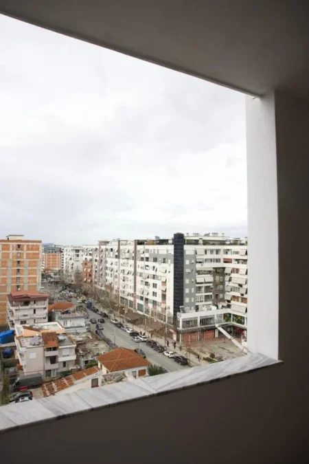 Tirane, jepet me qera apartament 1+1+Ballkon Kati 8, 66 m² 365 € (Rr. Tom Plezha)