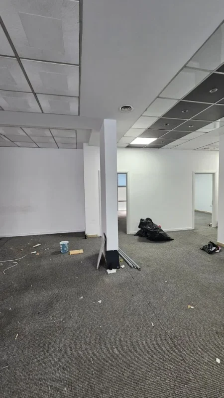 Tirane, jepet me qera zyre Kati 1, 200 m² 1.700 € (rruga nikolla jorga)