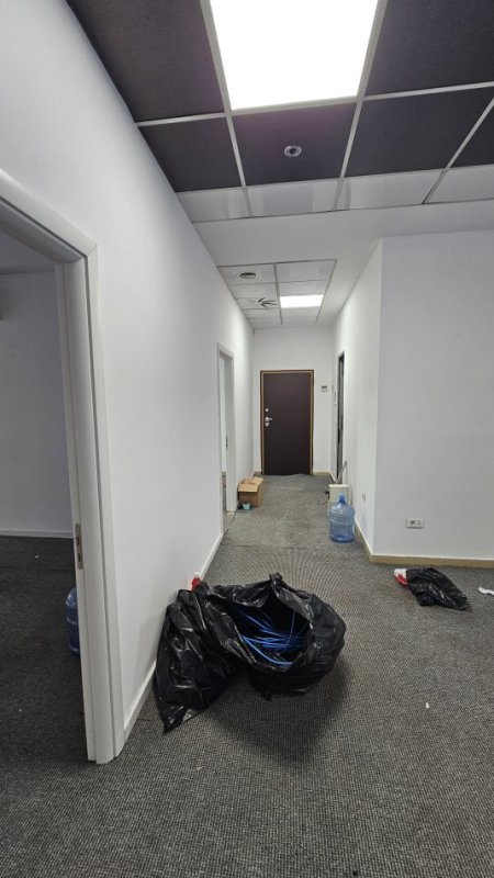 Tirane, jepet me qera zyre Kati 1, 200 m² 1.700 € (rruga nikolla jorga)