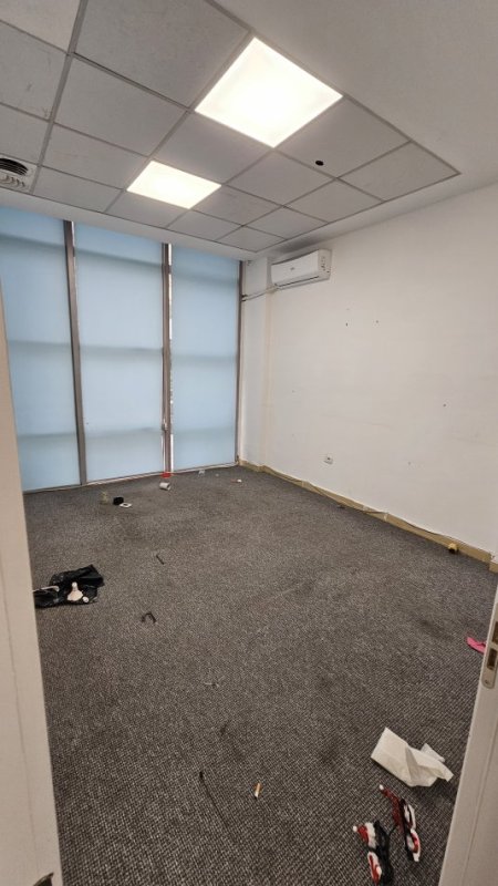 Tirane, jepet me qera zyre Kati 1, 200 m² 1.700 € (rruga nikolla jorga)
