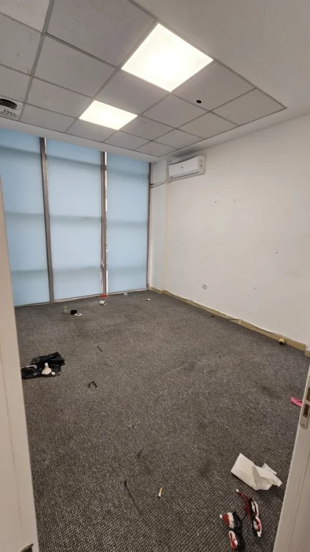 Tirane, jepet me qera zyre Kati 1, 200 m² 1.700 € (rruga nikolla jorga)