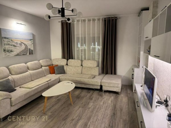 Tirane, jepet me qera apartament 2+1 Kati 2, 80 m² 800 € 