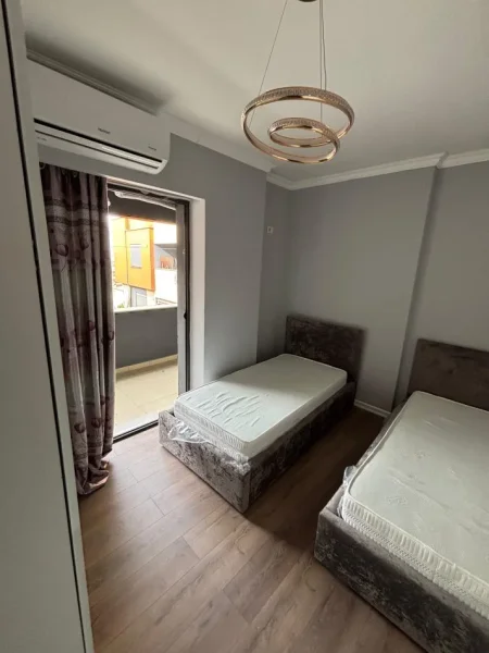 Tirane, jepet me qera apartament 1+1 Kati 4, 400 € (Astir)