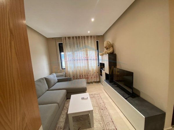 Tirane, jepet me qera apartament 1+1 Kati 5, 50 m² 416 € (ish dogana)