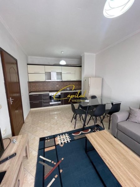 Tirane, jepet me qera apartament 1+1 Kati 5, 61 m² 400 € (YZBERISHT)